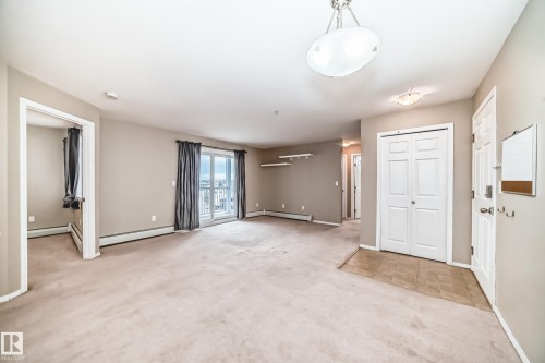 310 4309 33 Street, Stony Plain, AB - Indoor Photo Showing Other Room