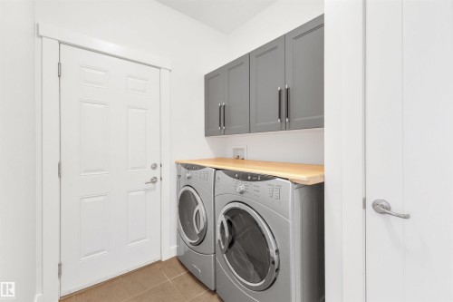 1422 Chahley Place Nw, Edmonton, AB - Indoor Photo Showing Laundry Room