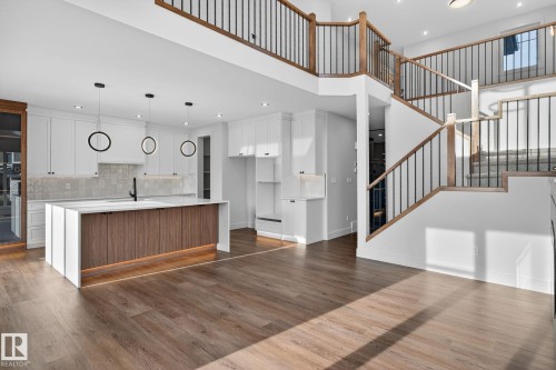 1 Elwyck Gate, Spruce Grove, AB - Indoor Photo Showing Kitchen