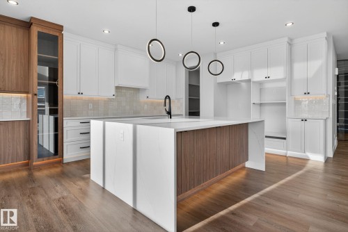 1 Elwyck Gate, Spruce Grove, AB - Indoor Photo Showing Kitchen With Upgraded Kitchen