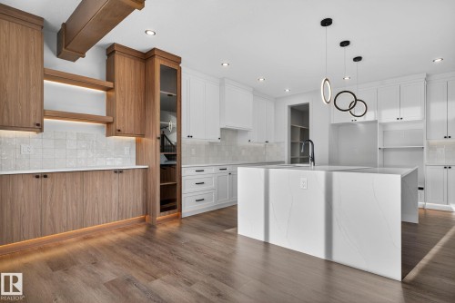 1 Elwyck Gate, Spruce Grove, AB - Indoor Photo Showing Kitchen With Upgraded Kitchen