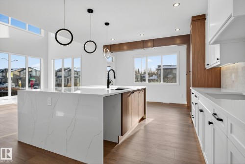 1 Elwyck Gate, Spruce Grove, AB - Indoor Photo Showing Kitchen With Upgraded Kitchen