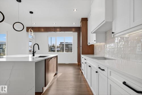 1 Elwyck Gate, Spruce Grove, AB - Indoor Photo Showing Kitchen With Upgraded Kitchen