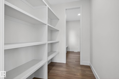 1 Elwyck Gate, Spruce Grove, AB - Indoor With Storage