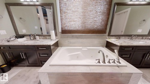 1273 Adamson Drive, Edmonton, AB - Indoor Photo Showing Bathroom
