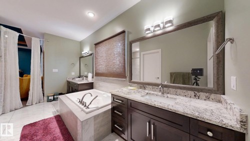 1273 Adamson Drive, Edmonton, AB - Indoor Photo Showing Bathroom