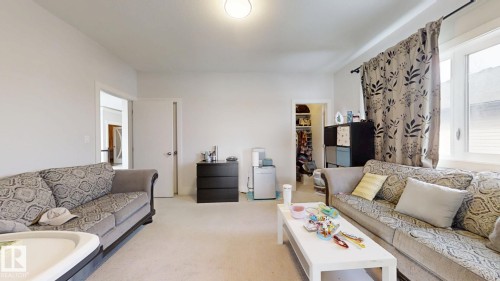 1273 Adamson Drive, Edmonton, AB - Indoor Photo Showing Living Room