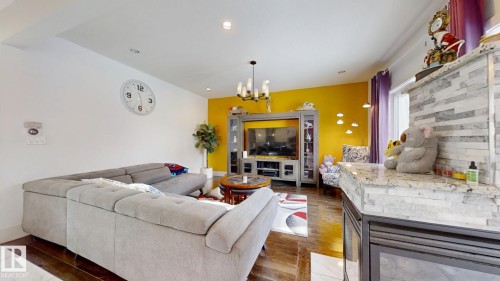 1273 Adamson Drive, Edmonton, AB - Indoor Photo Showing Living Room