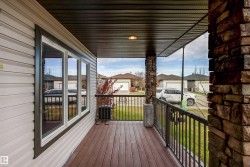 Porch with a residential view - 