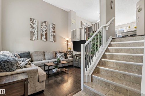 47 1140 Chappelle Blvd, Sw, Edmonton, AB - Indoor Photo Showing Living Room