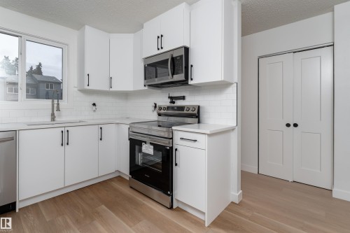 14217 32 Street, Edmonton, AB - Indoor Photo Showing Kitchen