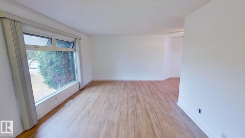 7004 93 Avenue, Edmonton, AB - Indoor Photo Showing Other Room