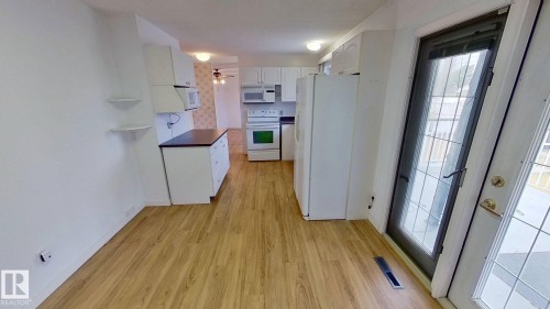 7004 93 Avenue, Edmonton, AB - Indoor Photo Showing Kitchen