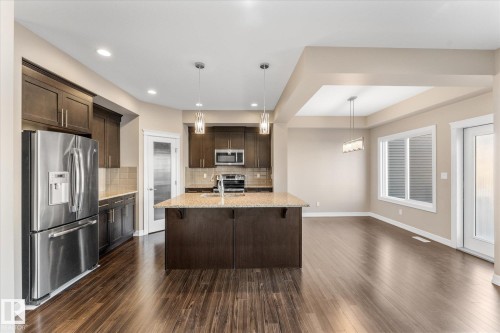 164 Sturtz Bend, Leduc, AB - Indoor Photo Showing Kitchen With Upgraded Kitchen