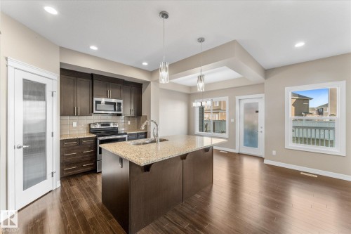 164 Sturtz Bend, Leduc, AB - Indoor Photo Showing Kitchen With Upgraded Kitchen