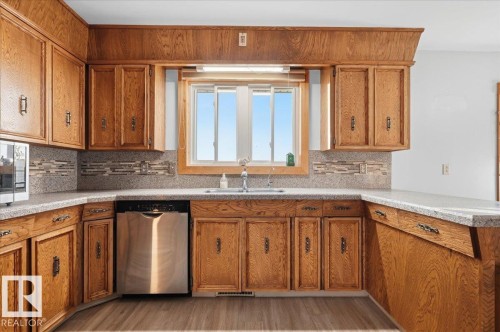 453058 Rge Road 270, Rural Wetaskiwin County, AB - Indoor Photo Showing Kitchen With Double Sink