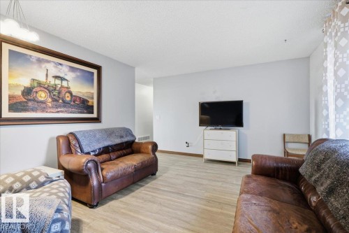 453058 Rge Road 270, Rural Wetaskiwin County, AB - Indoor Photo Showing Living Room