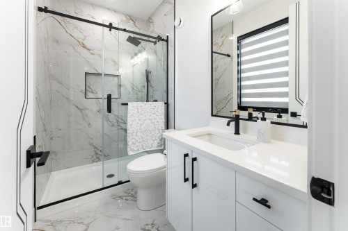 16511 8 Street, Edmonton, AB - Indoor Photo Showing Bathroom