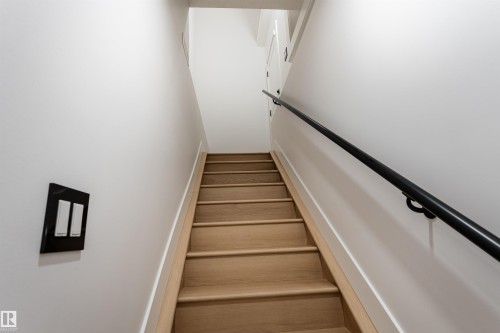 16511 8 Street, Edmonton, AB - Indoor Photo Showing Other Room