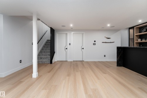 16511 8 Street, Edmonton, AB - Indoor