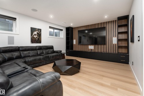 16511 8 Street, Edmonton, AB - Indoor Photo Showing Living Room