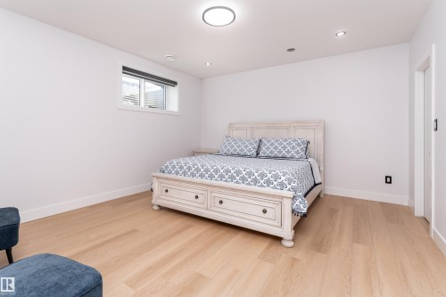 16511 8 Street, Edmonton, AB - Indoor Photo Showing Bedroom