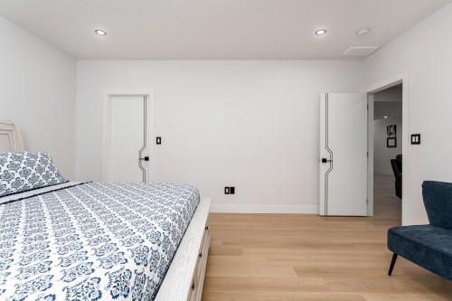 16511 8 Street, Edmonton, AB - Indoor Photo Showing Bedroom