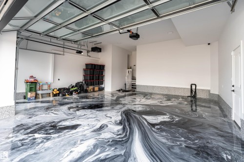 16511 8 Street, Edmonton, AB - Indoor Photo Showing Garage