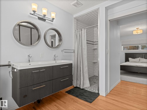 10956 164 Street, Edmonton, AB - Indoor Photo Showing Bathroom