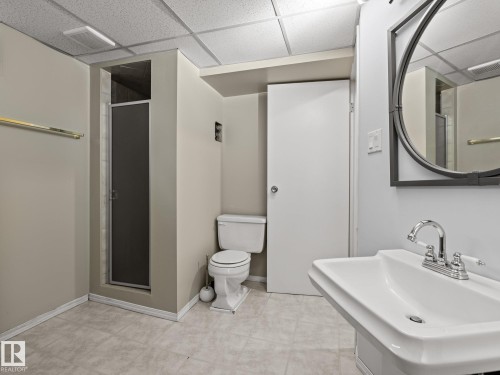 10956 164 Street, Edmonton, AB - Indoor Photo Showing Bathroom