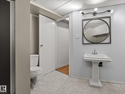 10956 164 Street, Edmonton, AB - Indoor Photo Showing Bathroom