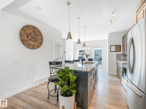 6693 Cardinal Road, Edmonton, AB - Indoor Photo Showing Kitchen With Upgraded Kitchen