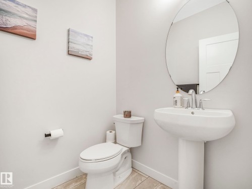 6693 Cardinal Road, Edmonton, AB - Indoor Photo Showing Bathroom