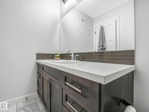 6693 Cardinal Road, Edmonton, AB - Indoor Photo Showing Bathroom