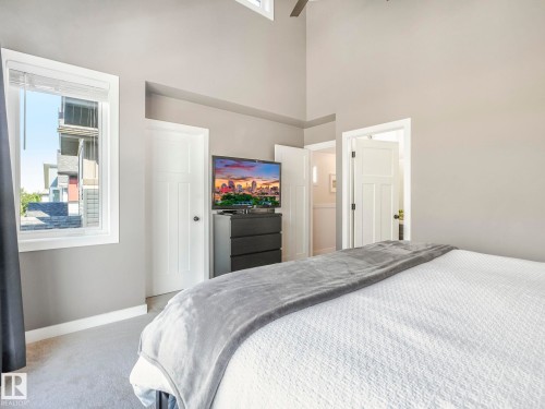 6693 Cardinal Road, Edmonton, AB - Indoor Photo Showing Bedroom