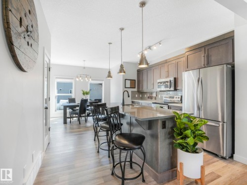 6693 Cardinal Road, Edmonton, AB - Indoor Photo Showing Kitchen With Upgraded Kitchen