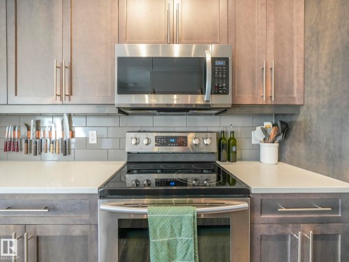 6693 Cardinal Road, Edmonton, AB - Indoor Photo Showing Kitchen