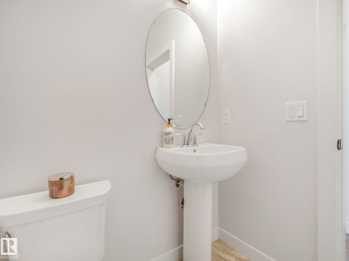 6693 Cardinal Road, Edmonton, AB - Indoor Photo Showing Bathroom