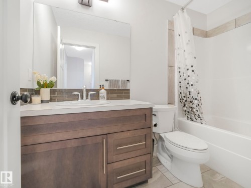 6693 Cardinal Road, Edmonton, AB - Indoor Photo Showing Bathroom