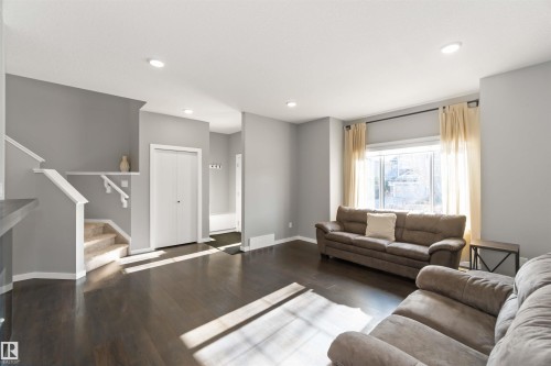 2122 Glenridding Way, Edmonton, AB - Indoor Photo Showing Living Room