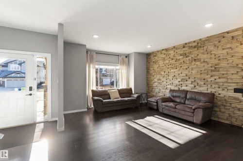 2122 Glenridding Way, Edmonton, AB - Indoor Photo Showing Living Room