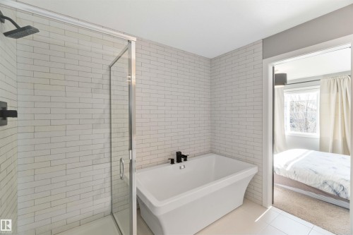 2122 Glenridding Way, Edmonton, AB - Indoor Photo Showing Bathroom