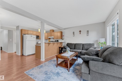 53 14603 Miller Boulevard, Edmonton, AB - Indoor Photo Showing Living Room
