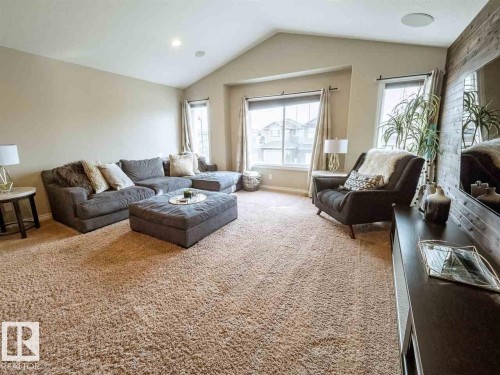 1618 Wates Close, Edmonton, AB - Indoor Photo Showing Living Room