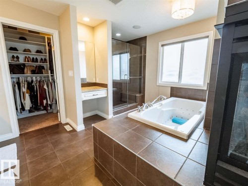 1618 Wates Close, Edmonton, AB - Indoor Photo Showing Bathroom