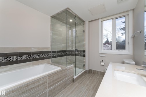 204 11710 87 Avenue, Edmonton, AB - Indoor Photo Showing Bathroom