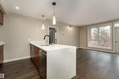 204 11710 87 Avenue, Edmonton, AB - Indoor Photo Showing Kitchen