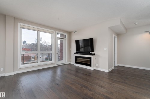 204 11710 87 Avenue, Edmonton, AB - Indoor Photo Showing Living Room