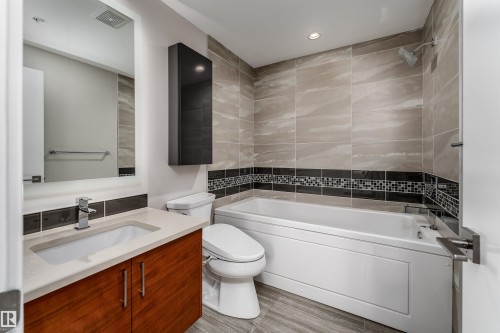 204 11710 87 Avenue, Edmonton, AB - Indoor Photo Showing Bathroom