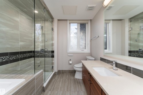 204 11710 87 Avenue, Edmonton, AB - Indoor Photo Showing Bathroom